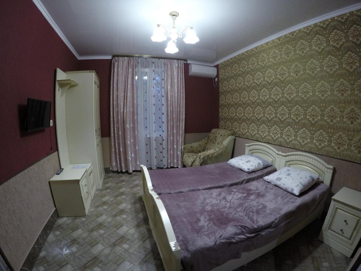 Alan Hotel Sukhumi Bagian luar foto